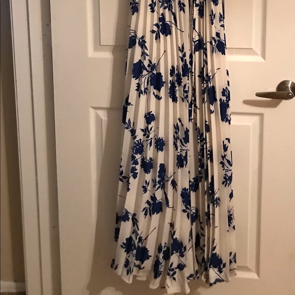 Lulu’s Formal Maxi Dress - Picture 7 of 9